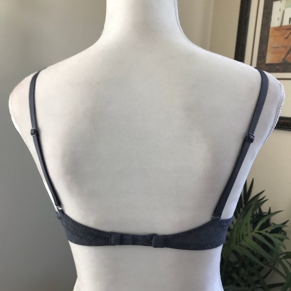 Victoria’s Secret Lace Push Up Cross Strap Bra 32C - Picture 2 of 8